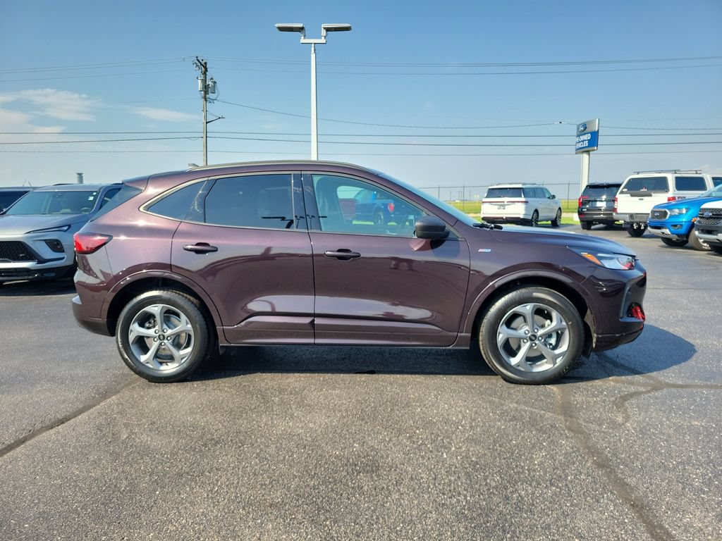 Certified 2023 Ford Escape ST-Line w/ Tech Pack #1 AWD/4WD image 3
