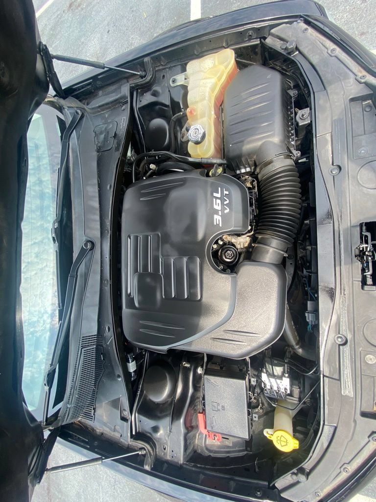 Used 2018 Chrysler 300 Limited AWD/4WD image 31