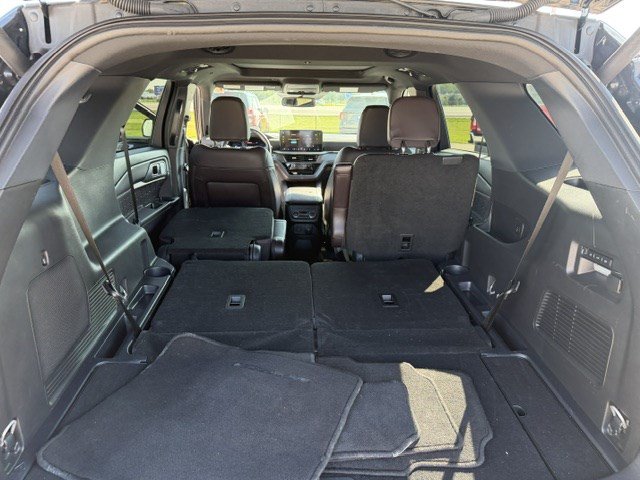 Certified 2025 Ford Explorer Platinum w/ LUX Leather Package AWD/4WD image 32
