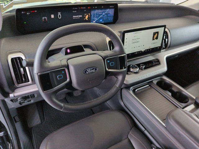 Certified 2025 Ford Expedition Active AWD/4WD image 17