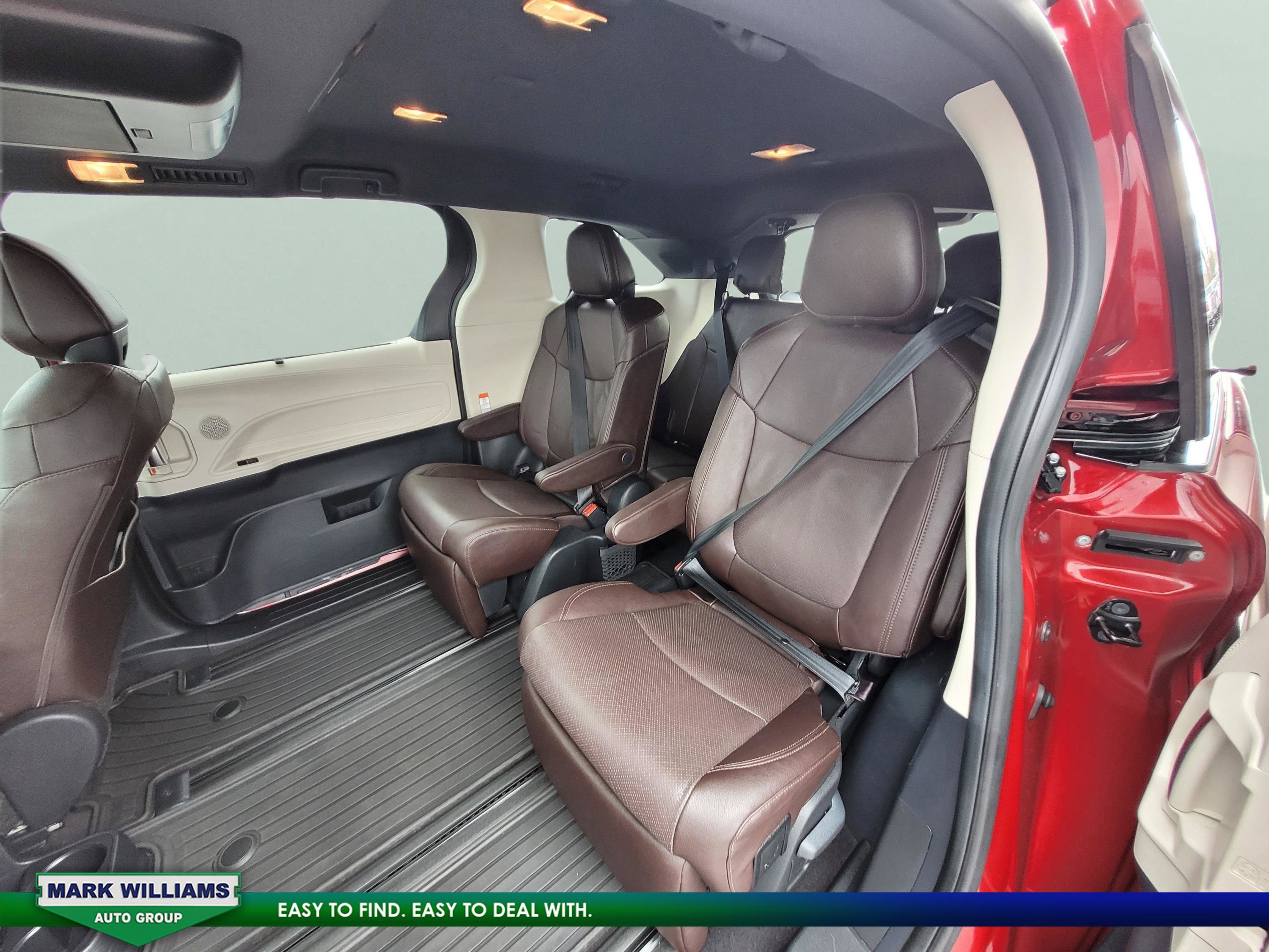 Used 2021 Toyota Sienna Platinum image 21