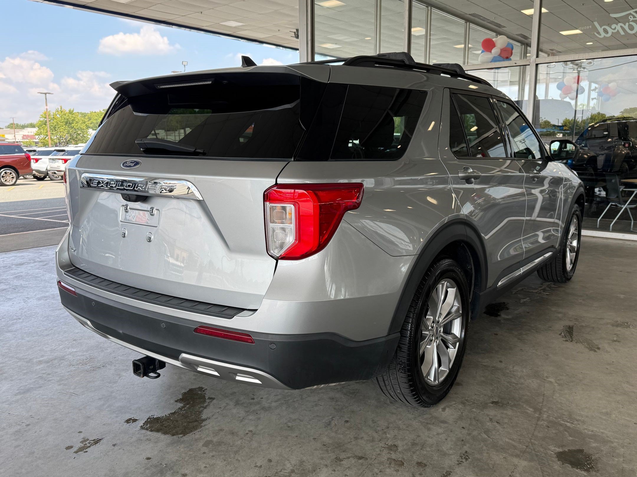 Certified 2024 Ford Explorer XLT w/ Equipment Group 202A RWD image 9