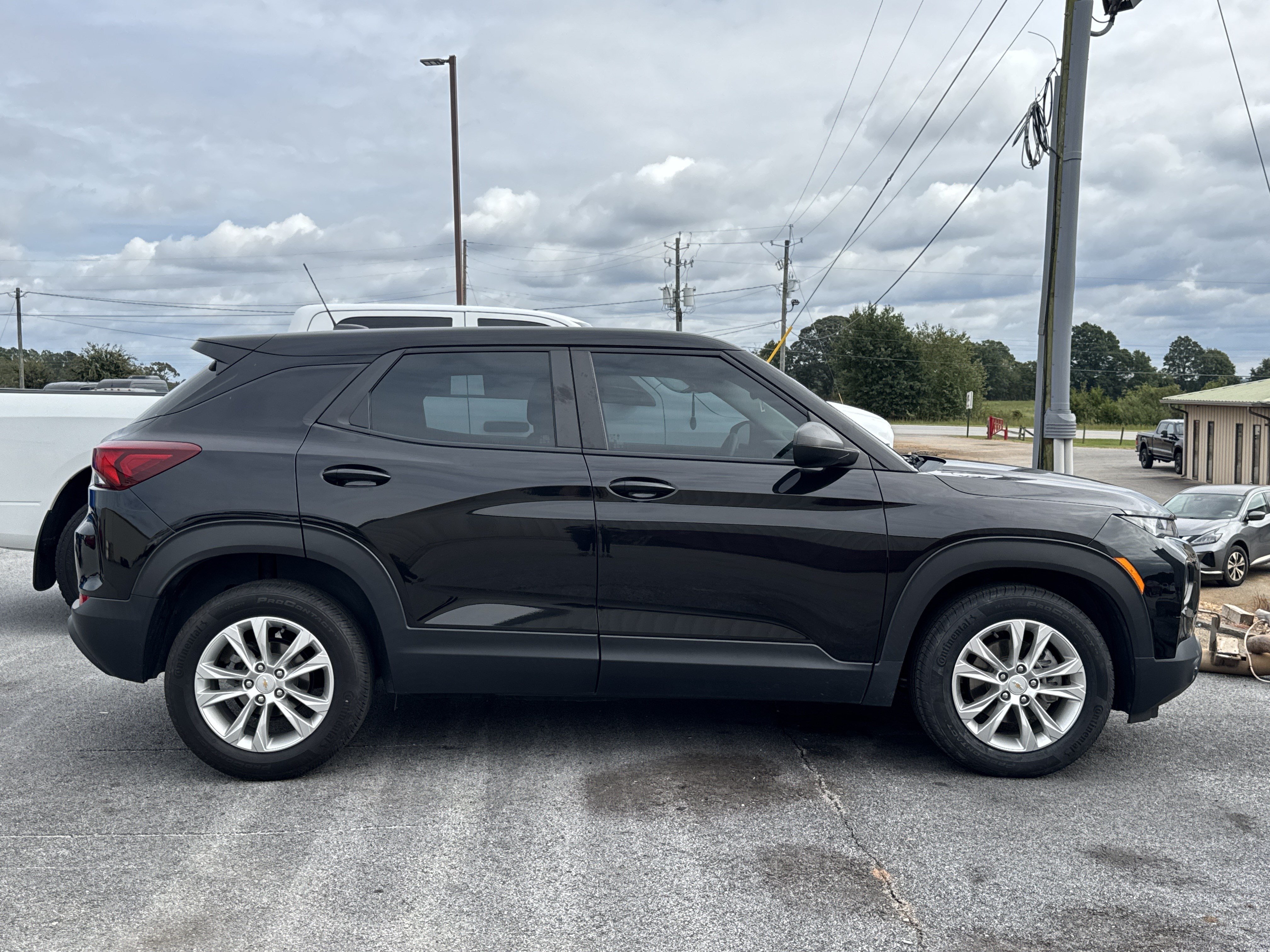 Used 2023 Chevrolet TrailBlazer LS FWD image 1
