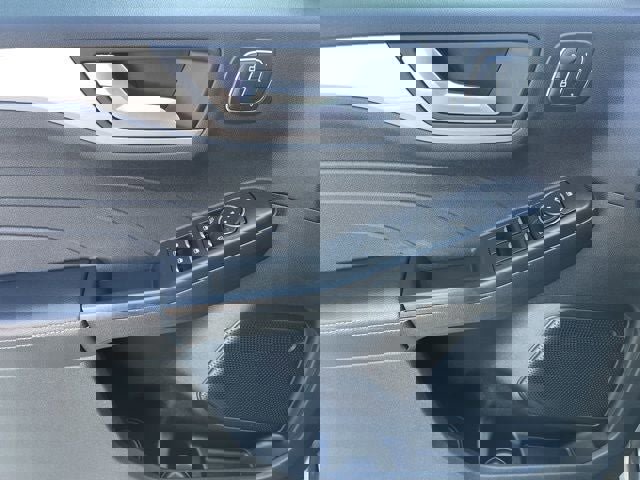 Certified 2025 Ford Escape Platinum image 44