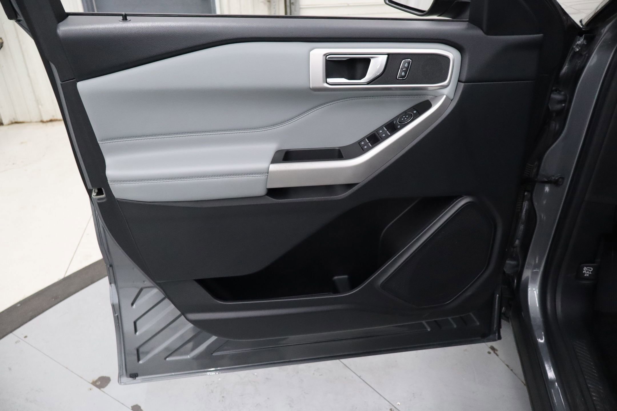 Certified 2022 Ford Explorer XLT w/ Equipment Group 202A image 14