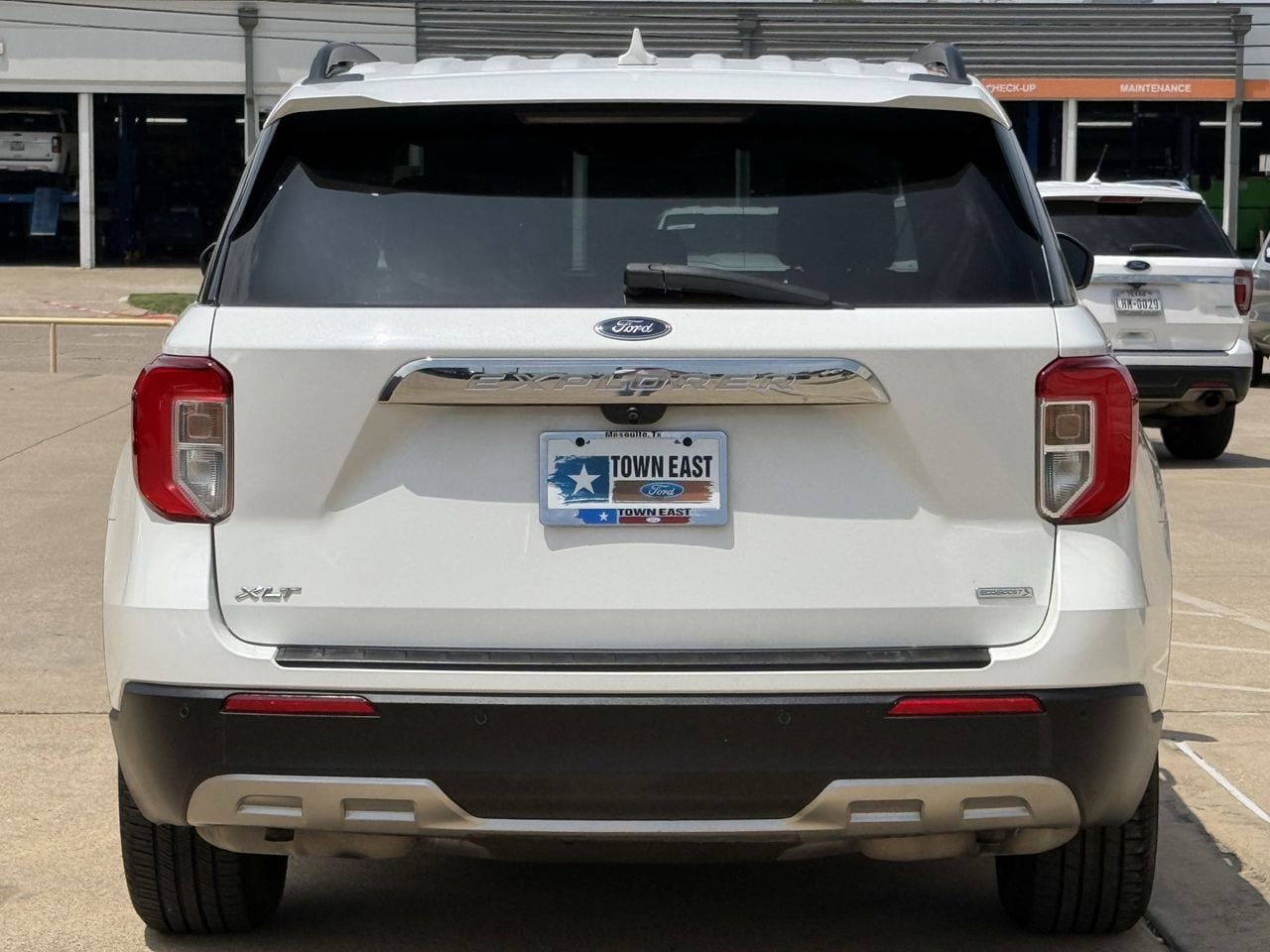 Certified 2020 Ford Explorer XLT w/ Equipment Group 202A RWD image 8