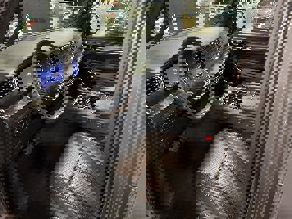 Used 2024 Jeep Wagoneer L Series II w/ Premium Group I image 10