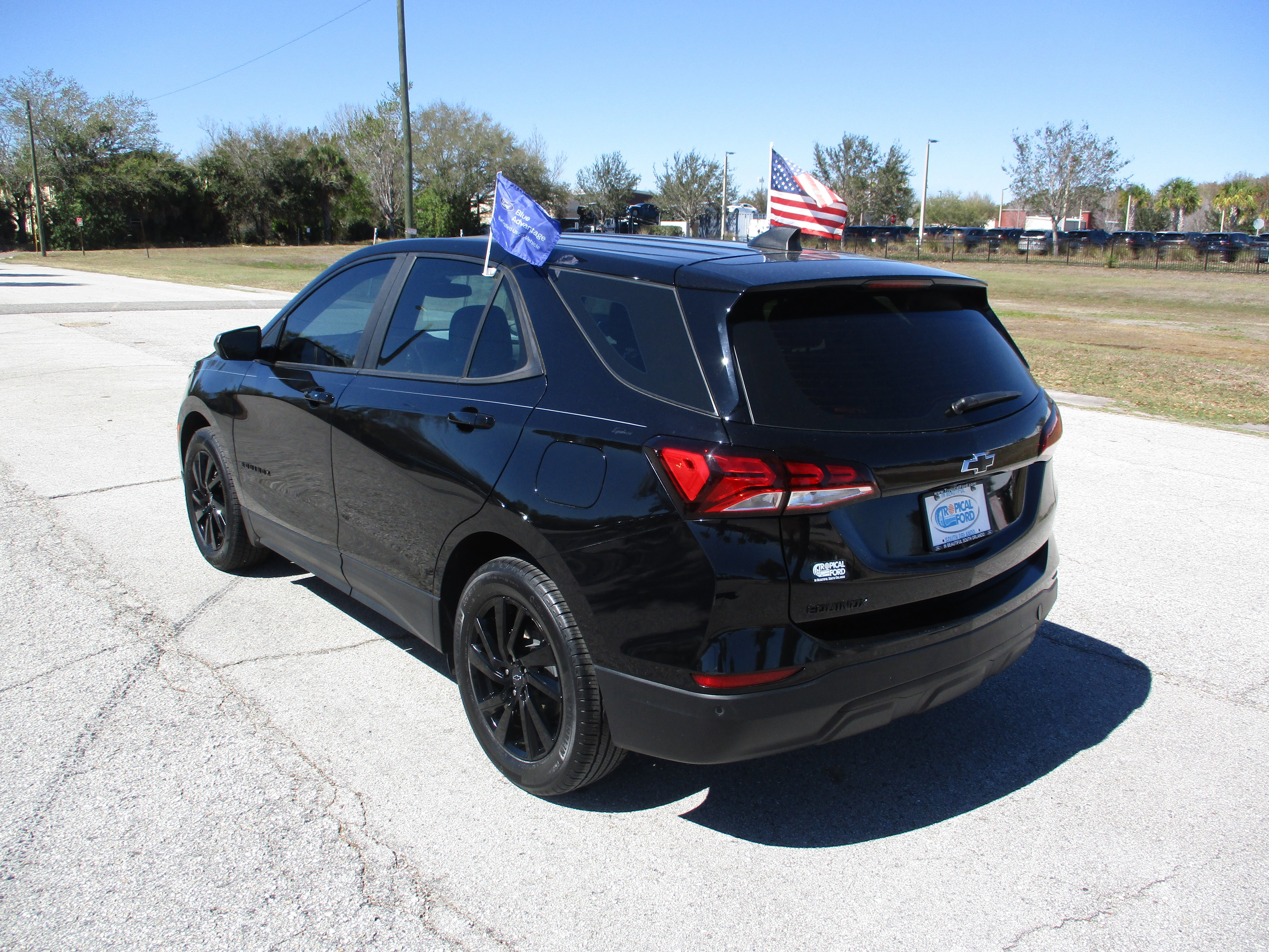 Used 2023 Chevrolet Equinox LS w/ Midnight Edition image 3