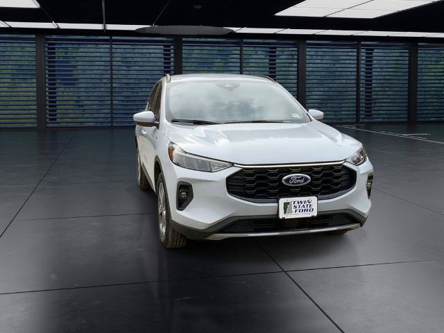Certified 2025 Ford Escape ST-Line Select AWD/4WD image 3