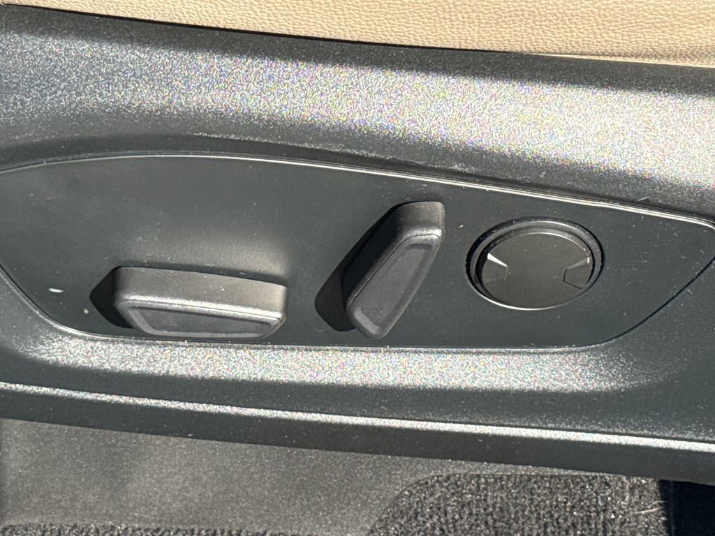 Certified 2021 Ford Explorer XLT w/ Equipment Group 202A image 24