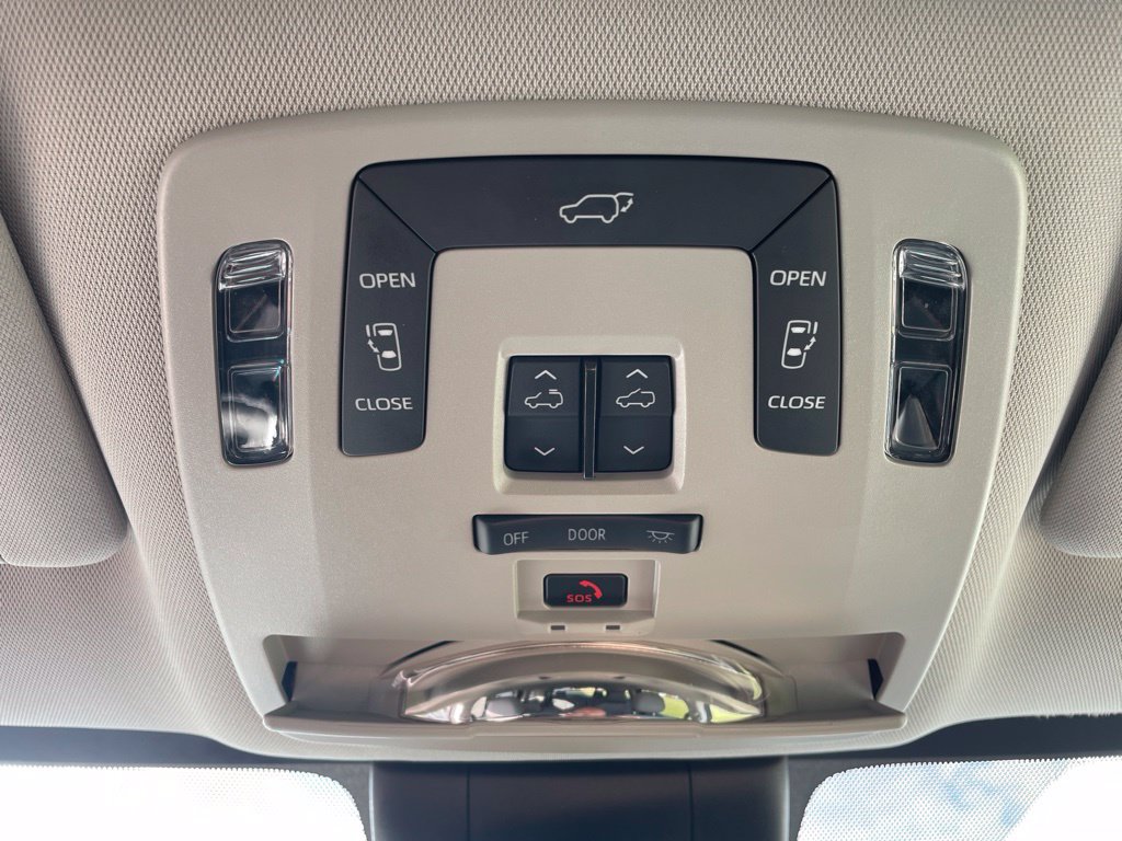 Used 2023 Toyota Sienna XLE AWD/4WD image 20