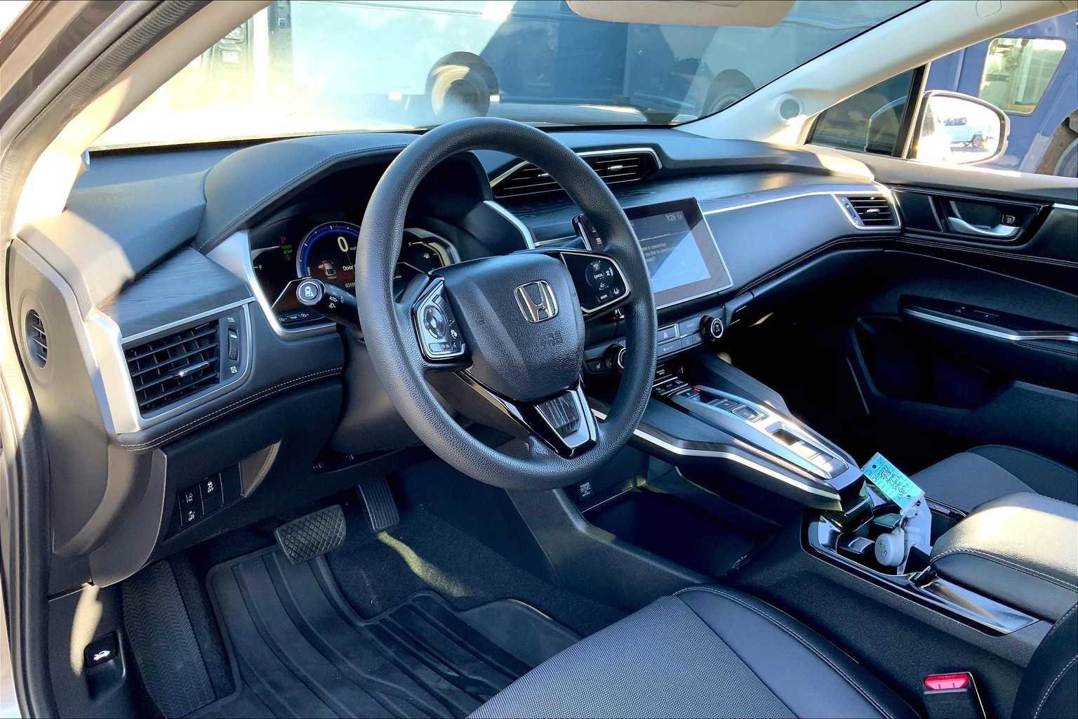 Used 2018 Honda Clarity Plug-In Hybrid image 16