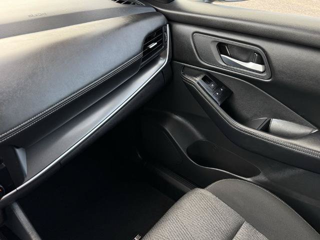 Used 2025 Nissan Rogue SV FWD image 27