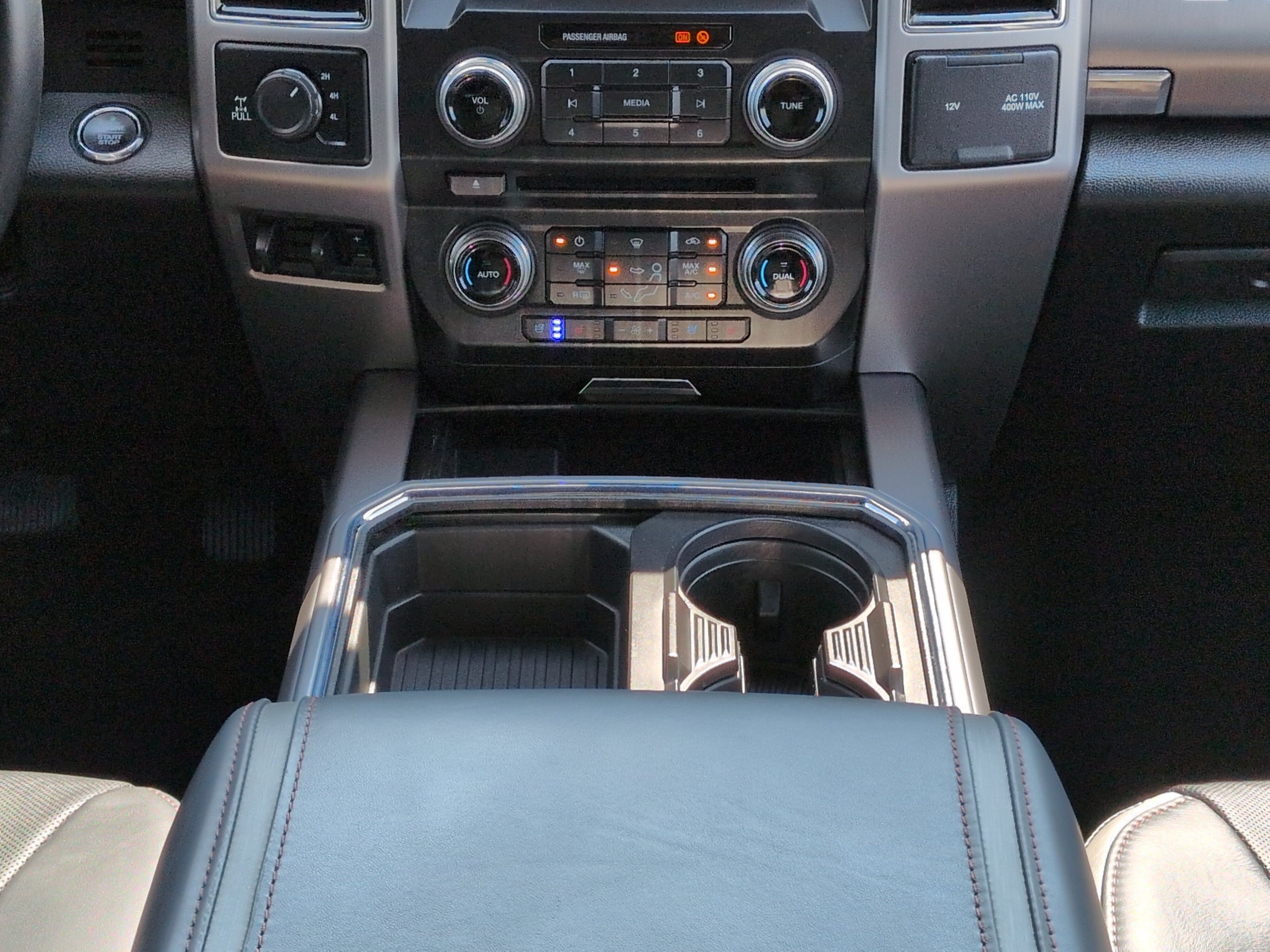 Certified 2018 Ford F250 Platinum w/ Platinum Ultimate Package AWD/4WD image 17