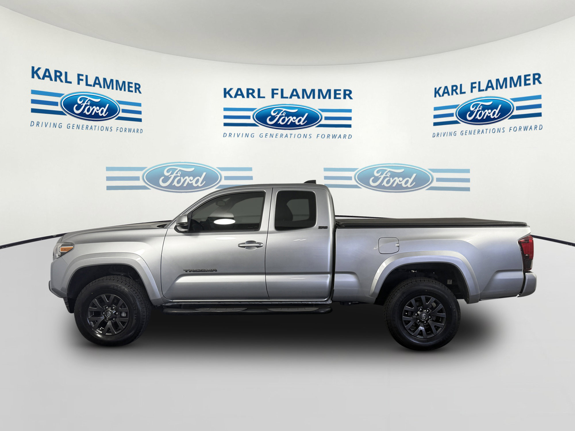Used 2022 Toyota Tacoma SR5 w/ Technology Package RWD image 6