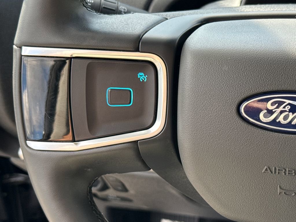 Certified 2025 Ford Expedition Active image 16