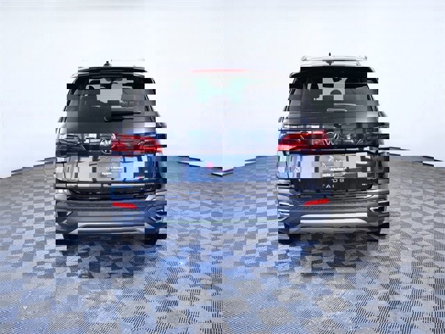 Used 2022 Volkswagen Taos SE image 3