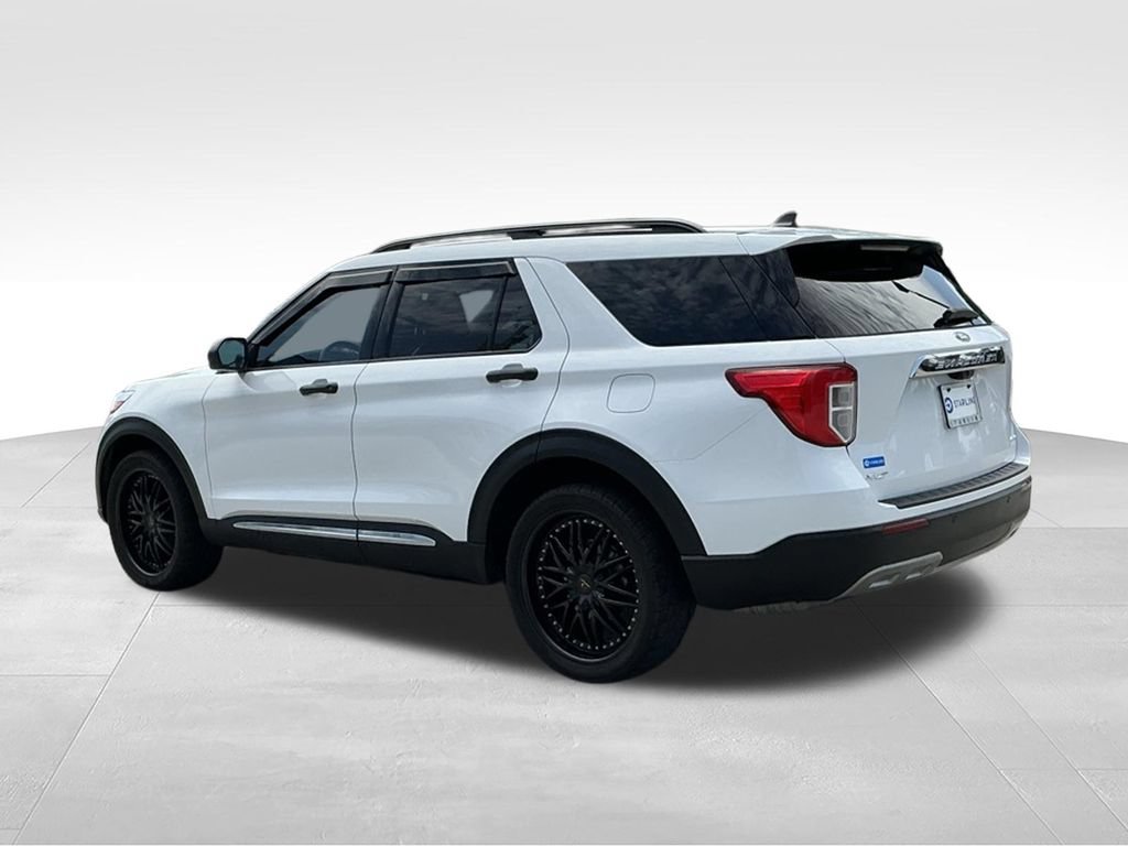 Certified 2023 Ford Explorer XLT w/ Equipment Group 202A AWD/4WD image 4