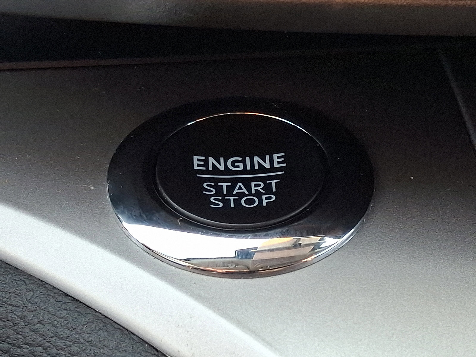 Certified 2022 Ford Explorer XLT w/ Equipment Group 202A image 22