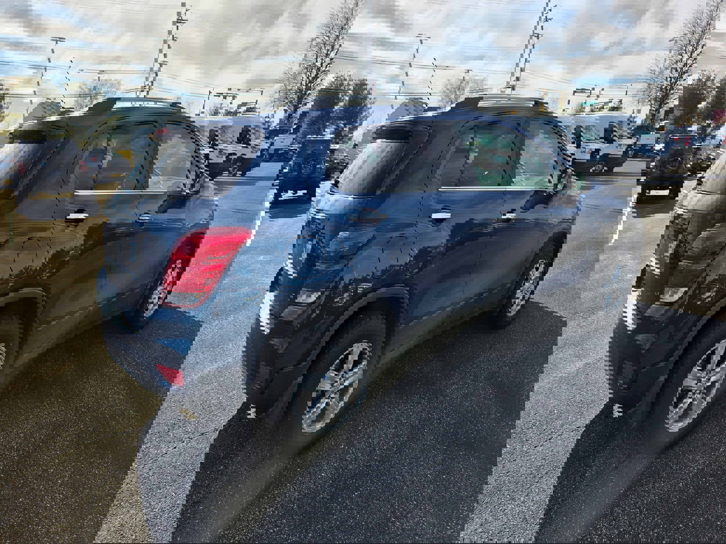 Used 2019 Chevrolet Trax LT w/ LT Convenience Package image 3