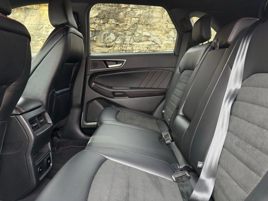 Certified 2022 Ford Edge ST-Line image 11