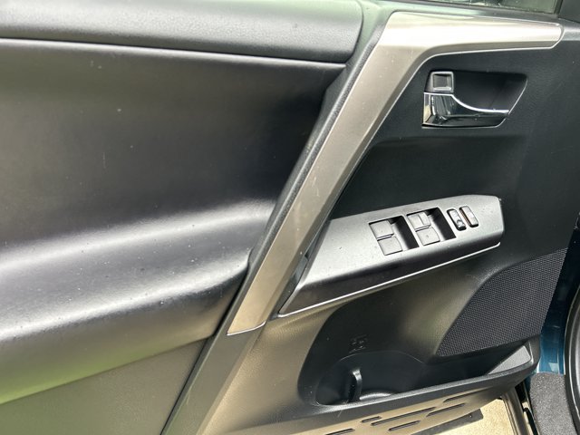 Used 2018 Toyota RAV4 XLE FWD image 22