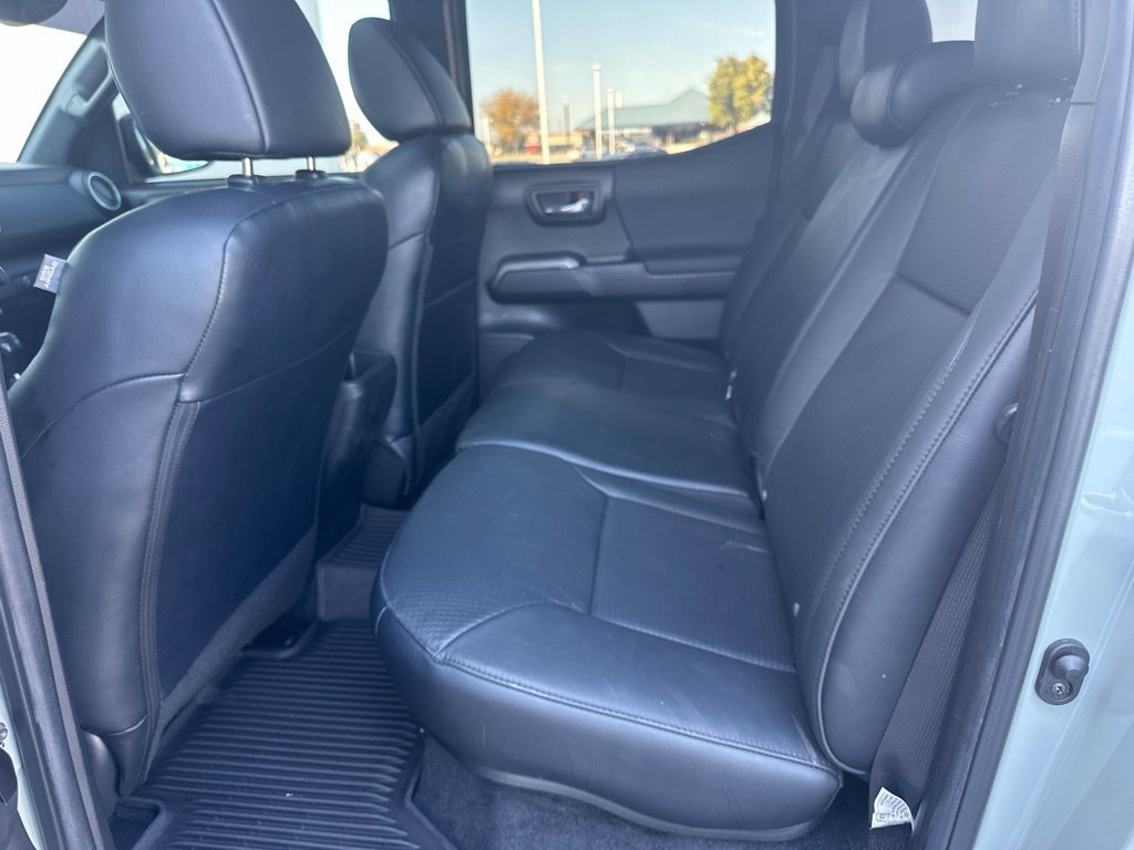 Used 2022 Toyota Tacoma TRD Off-Road w/ TRD Premium Off Road Package AWD/4WD image 18