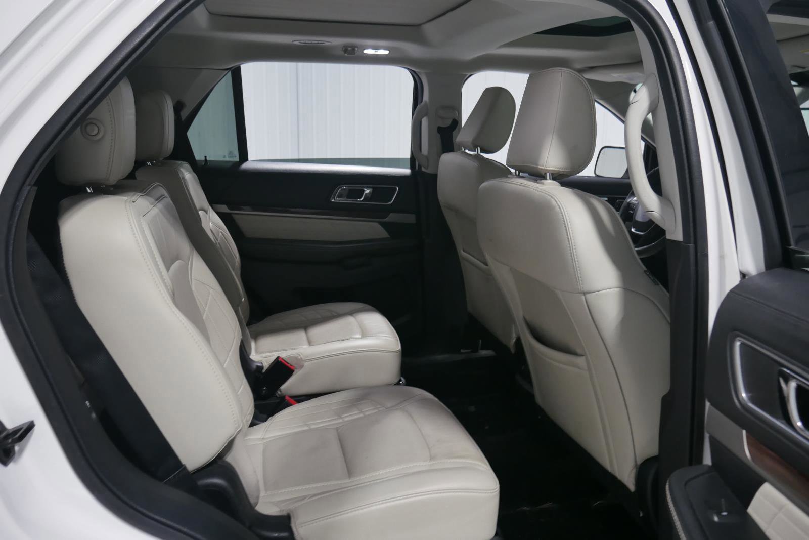 Certified 2018 Ford Explorer Platinum image 18