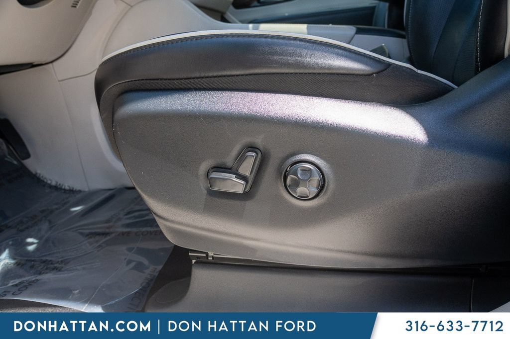 Used 2023 Chrysler Pacifica Limited FWD image 16