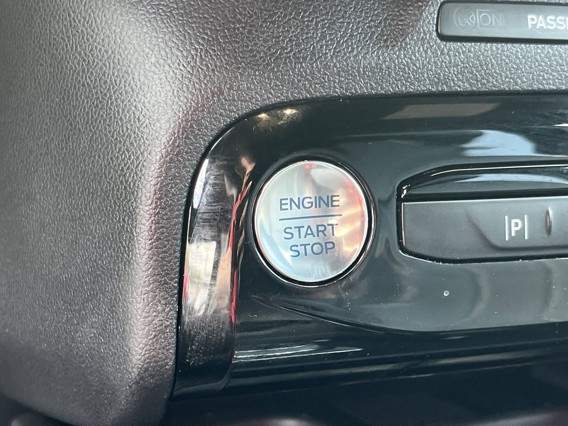 Certified 2025 Ford Escape ST-Line Elite w/ Premium Technology Package image 15