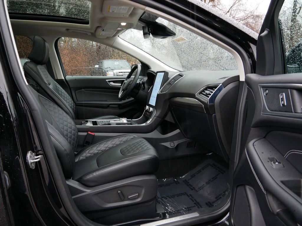 Certified 2024 Ford Edge Titanium w/ Equipment Group 301A AWD/4WD image 8