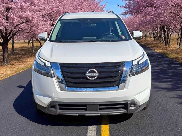 Used 2025 Nissan Pathfinder SV image 9