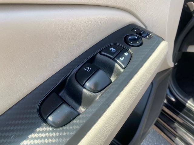 Used 2025 Nissan Altima 2.5 SV FWD image 13