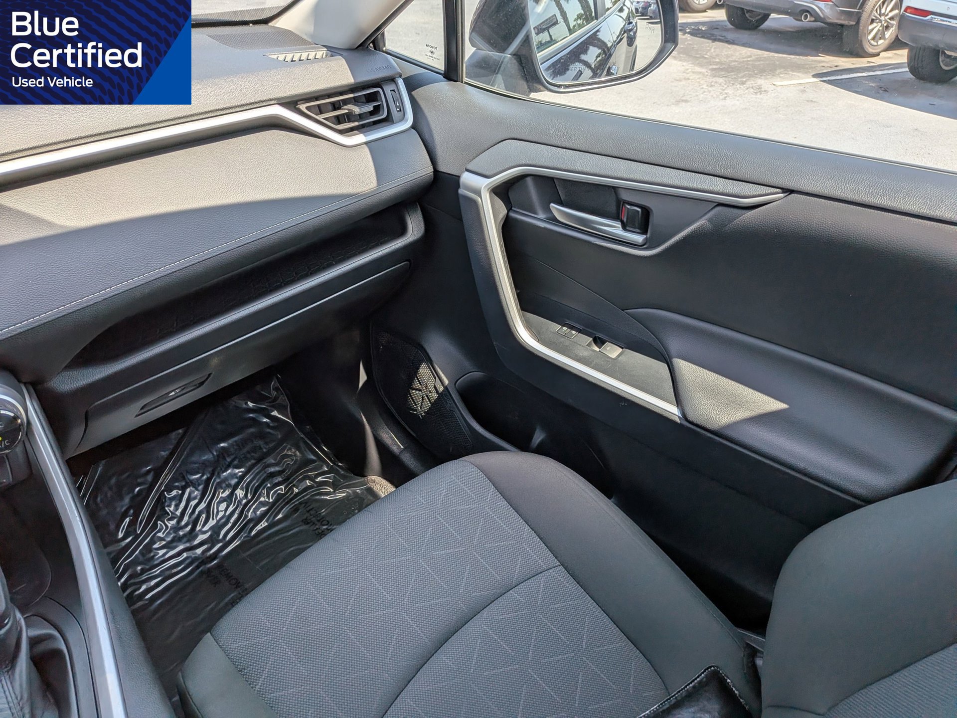 Used 2025 Toyota RAV4 XLE FWD image 19