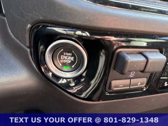 Used 2023 Chevrolet Silverado 1500 ZR2 w/ Technology Package AWD/4WD image 26