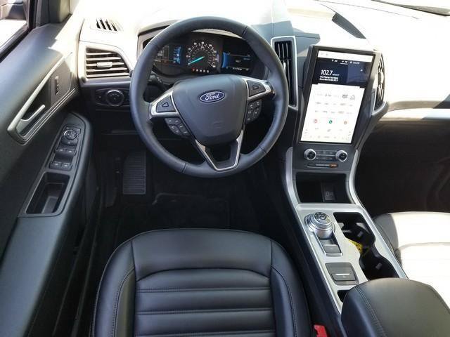 Certified 2024 Ford Edge SEL w/ Convenience Package AWD/4WD image 16