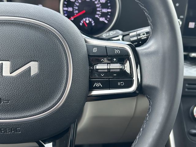 Used 2022 Kia Carnival LX image 17