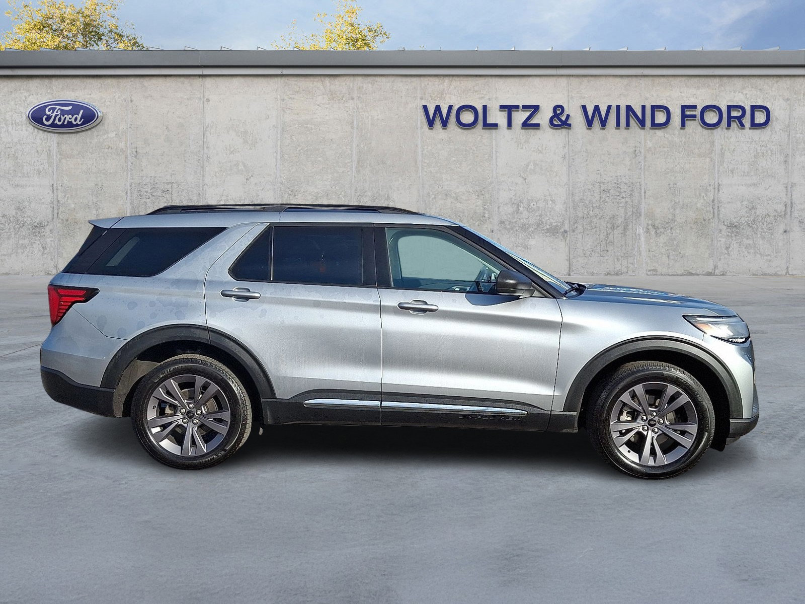 Certified 2025 Ford Explorer Active w/ Active Comfort Package image 2