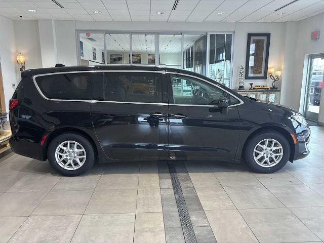 Used 2020 Chrysler Pacifica Touring image 6