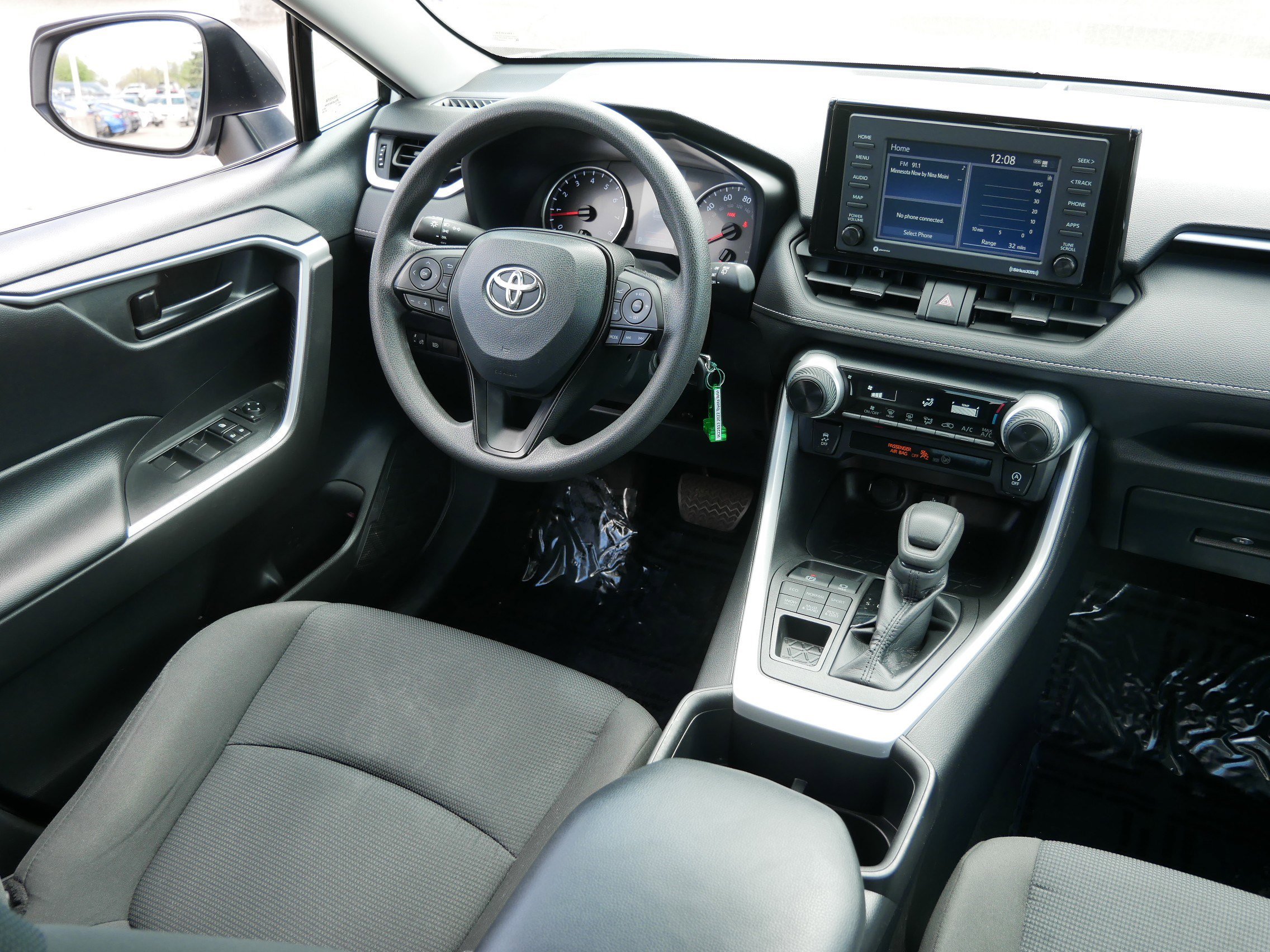 Used 2022 Toyota RAV4 LE w/ Carpet Mat Package (TMS) AWD/4WD image 9