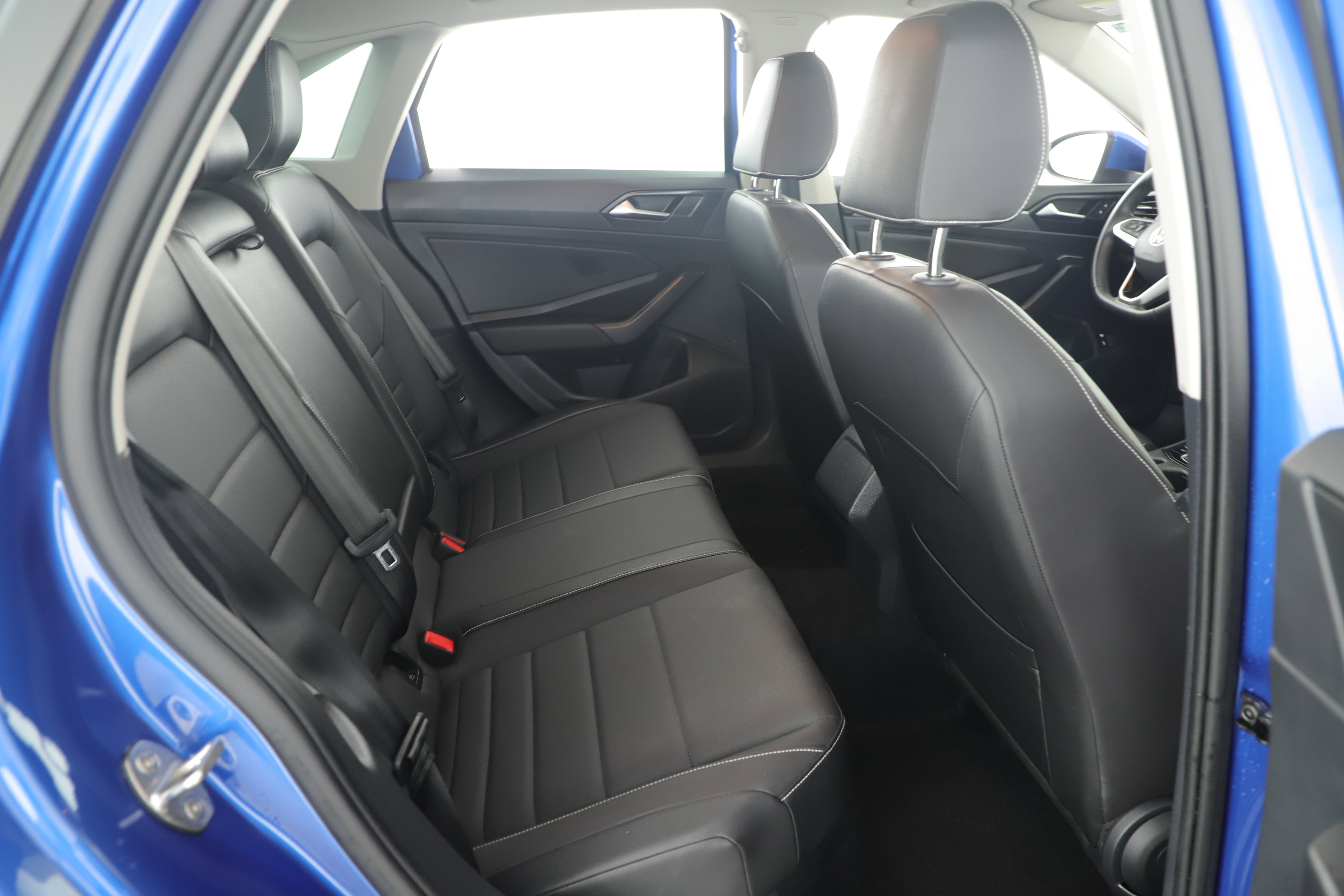 Used 2024 Volkswagen Jetta SE w/ Panoramic Sunroof Package image 23