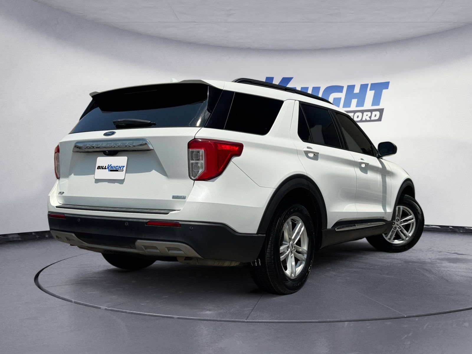 Certified 2020 Ford Explorer XLT w/ Equipment Group 202A RWD image 5