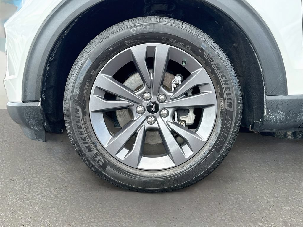 Certified 2024 Ford Explorer XLT w/ Equipment Group 202A RWD image 32