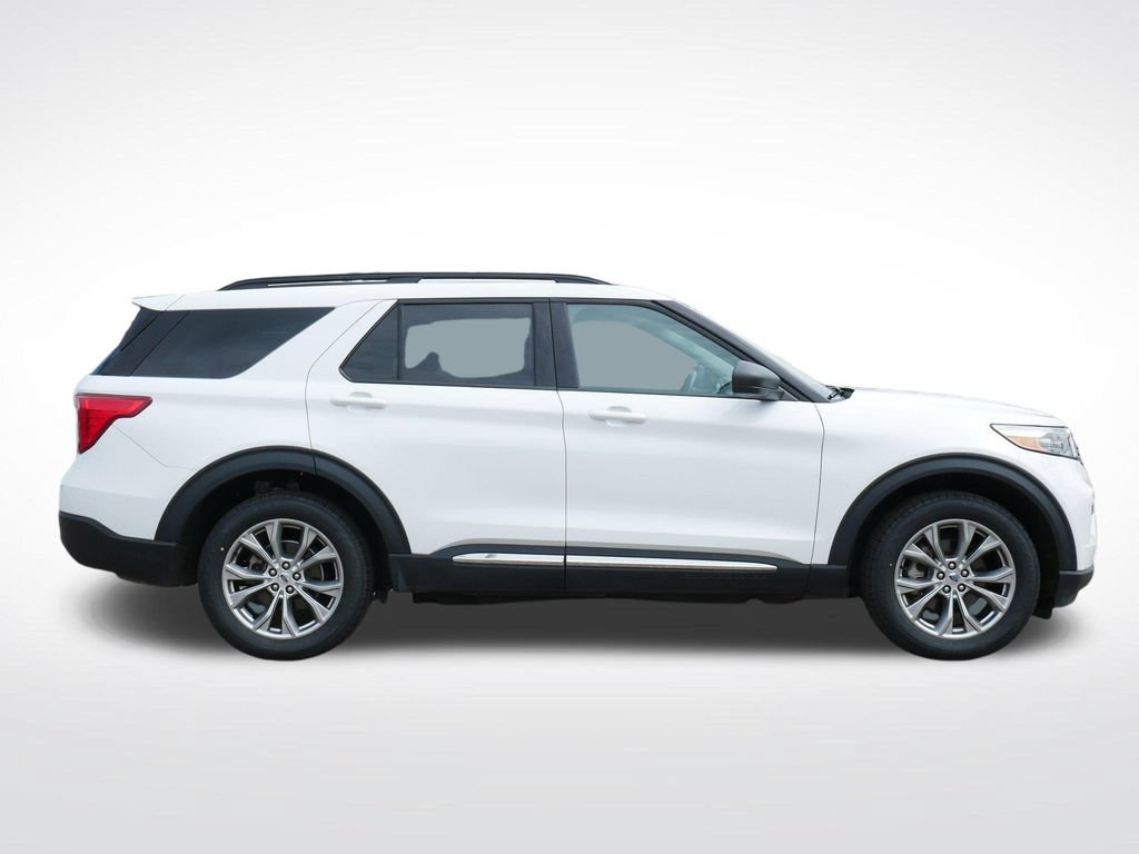 Certified 2023 Ford Explorer XLT AWD/4WD image 2
