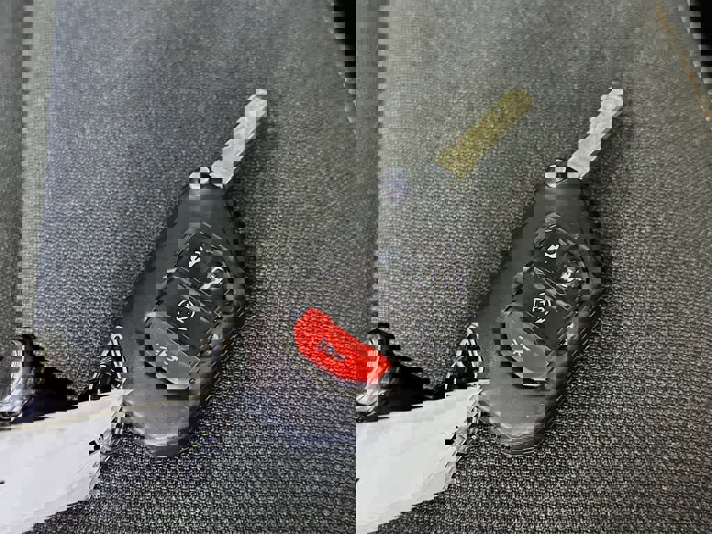 Used 2024 Jeep Wrangler Sahara image 25