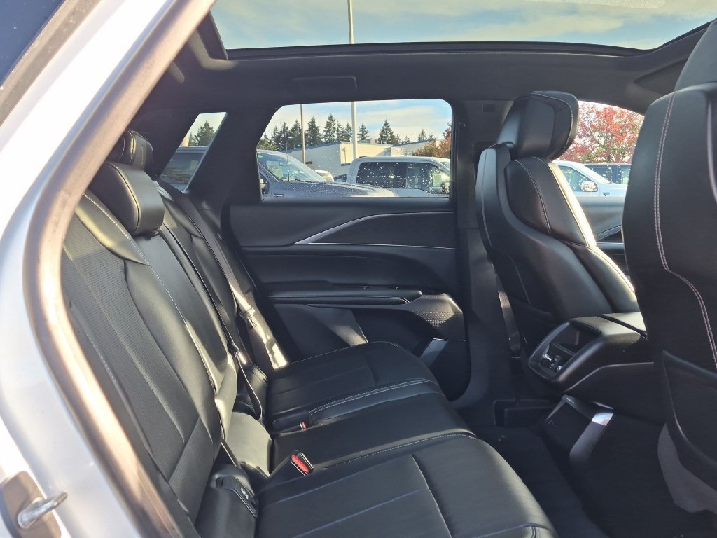 Used 2024 Cadillac Lyriq Sport RWD image 26