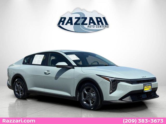 Used 2025 Kia K4 FWD image 1