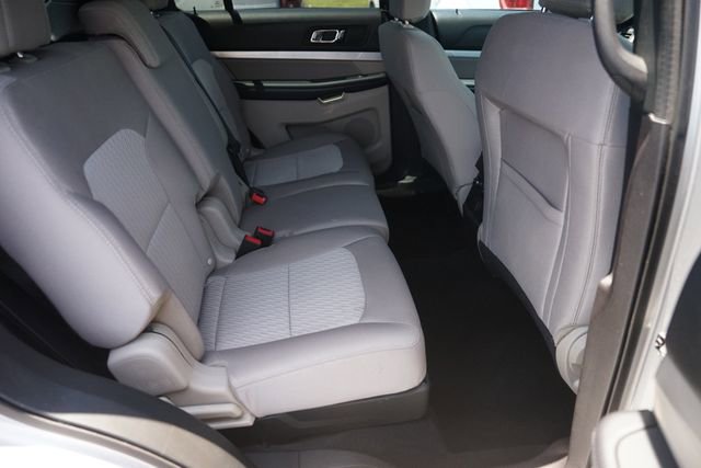 Certified 2018 Ford Explorer FWD image 17