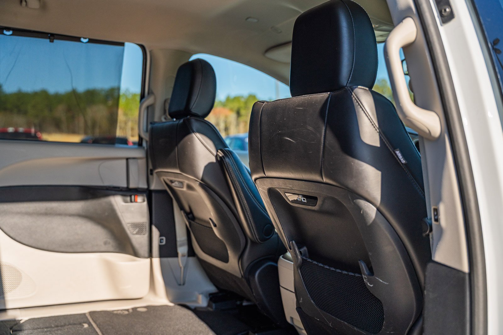 Used 2023 Chrysler Pacifica Touring-L image 13