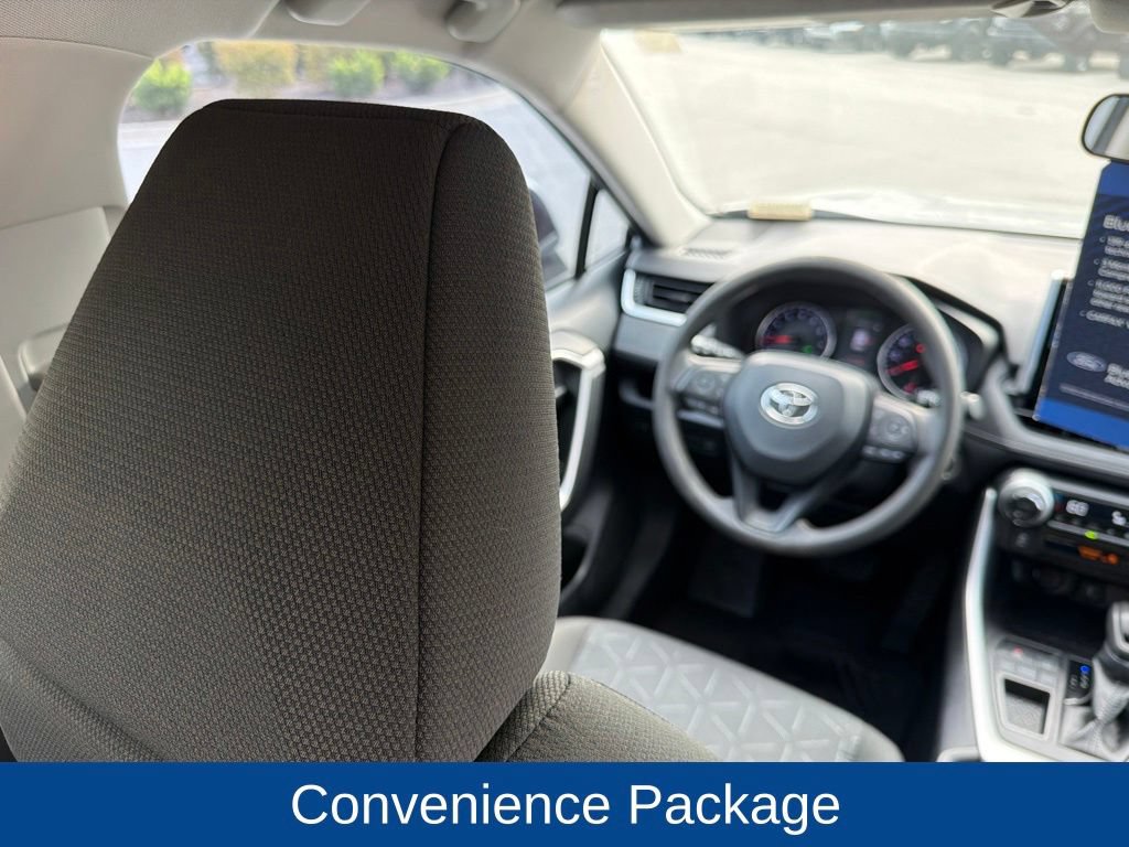 Used 2021 Toyota RAV4 XLE w/ Convenience Package FWD image 16